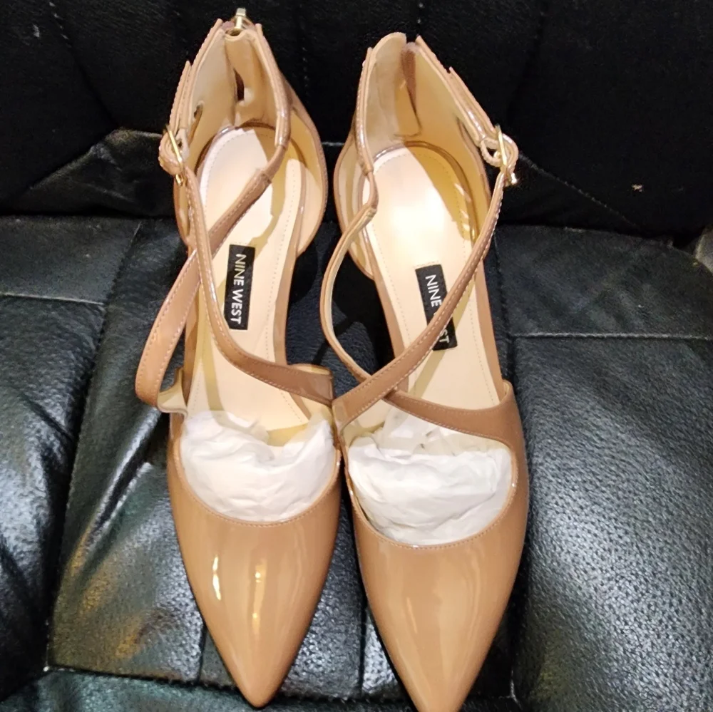 Patent Leather Medium Nude Pumps - Picture 3 of 3